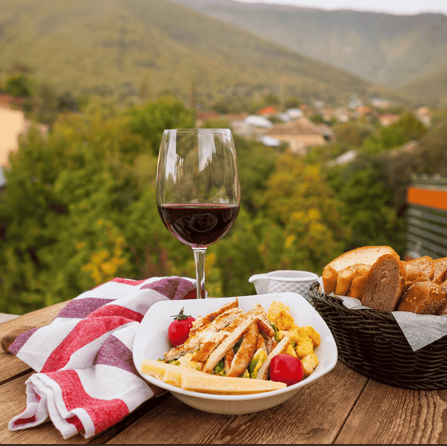 La Bourgogne gourmande : vins, fromages et circuits insolites